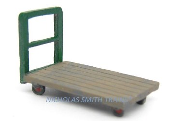 INDUSTRIAL PLATFORM TRUCK