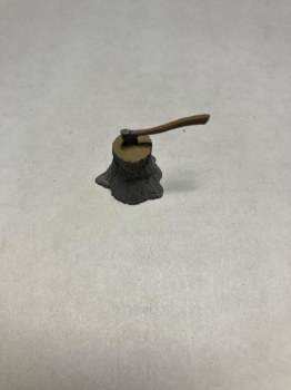 TREE STUMP WITH AXE
