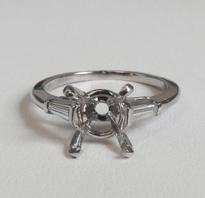 Diamond platinum ring 0.25cttw