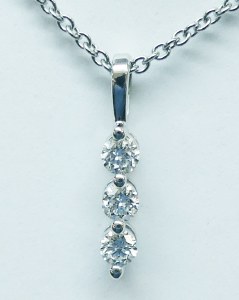 Diamond pendant 14kt white gold 0.50 cttw 3 lab diamonds lab model 039-30933-1/2-LAB