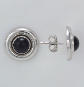Onyx  Earrings 14kt bezel design 6mm round