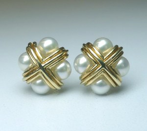 Pearl and 18kt yellow gold earrings model L-8EA5MM