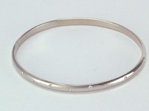 Diamond bangle 18kt white gold 0.20cttw F VS