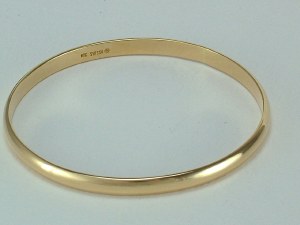 18kt yellow gold solid bangle bracelet