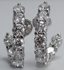 DIAMOND EARRING 5.0CTTW 18EA