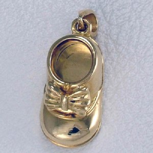 Baby Shoe Charm 18kty Gold