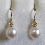 Pearl drop earring 14kt yellow gold 8.5 mm white pearl 0.20cttw cvd diamond model 144-22530/29419Y-020