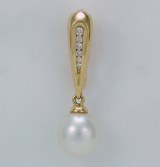 South Sea pearl pendant with diamonds 14kt yellow gold