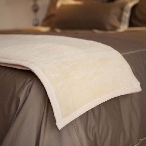 BC Comfy Fleece Blanket Beige