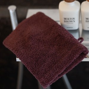 Additional picture of BC Comfy Hand Mitt Aubergine