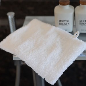 Additional picture of BC Comfy Hand Mitt White