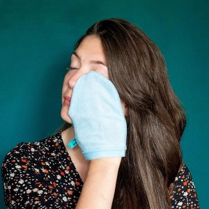 Additional picture of Cleanse Off Mitt Blue