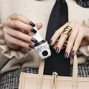 Additional picture of Gelish Follow Suit L 15ml