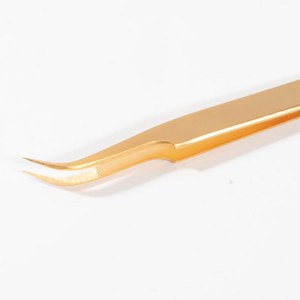 Additional picture of Genesis Lash Curved Tweezer Gold