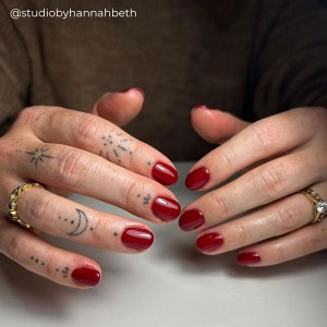Additional picture of Vinylux Scarlet Letter 15ml 145
