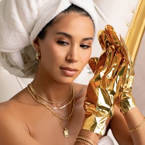 Additional picture of Voesh Collagen Gloves Gold