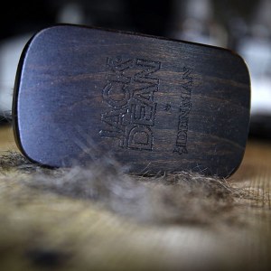 Additional picture of Denman JD Military Hairbrush Beech
