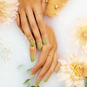 Additional picture of Gelish Leaf it All Behind D 15ml