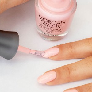 Additional picture of MT Lacquer All About Pout 15ml