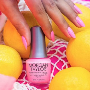 Additional picture of MT Lacquer Make You Blink Pink 15ml