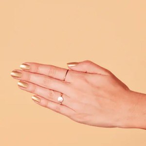 Additional picture of OPI GC Suzi's Slinging L 15ml