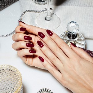 Additional picture of Vinylux Signature Lipstick 15m 390
