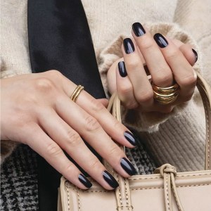 Additional picture of Gelish Follow Suit L 15ml