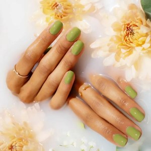 Additional picture of Gelish Leaf it All Behind D 15ml