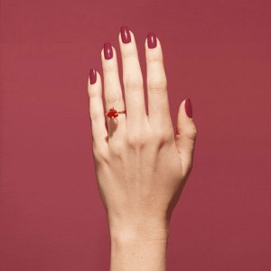 Additional picture of OPI NS Give a Garnet 15ml