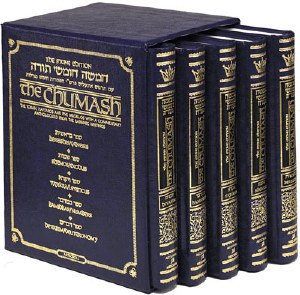 Personal Size - Stone Edition Chumash - 5 Volume Slipcased Set With Ashkenaz Shabbos Davening [Hardcover]