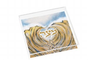 Picture of Square Lucite Matzah Plate Krias Yam Suf Design 8.75" x 8.75" x 1.75"