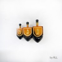 Additional picture of Wooden Dreidel Lacquered Brown 3 Piece Set