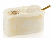 Additional picture of Resin Honey Dish with Spoon Curve Design Gold 4"