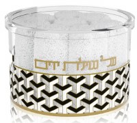 Additional picture of Lucite Round Towel Box with 8 White Towels Urban Deco Design 7.85" x 5.3"