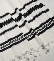 Viznitz Tallis Traditional Wool Size 70 with Avodas Yad Thick Tzitzis 60" x 72"