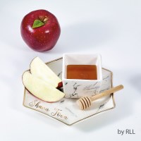 Additional picture of Porcelain Apple and Honey Hexagon Shaped Dish Set Marble Design with Wooden Honey Dipper