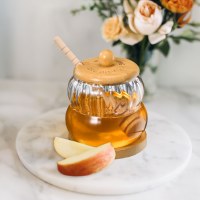 Additional picture of Glass Honey Jar Dish on Stand with Wood Lid and Honey Dipper 4.5" H