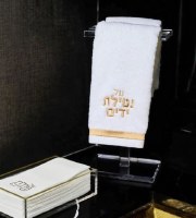 Additional picture of Hand Towel Classic Design White Gold