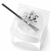 Additional picture of Lucite Honey Dish with Spoon Bee Design 3"