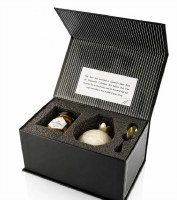 Additional picture of Resin Honey Dish with Spoon and Kosher Raw Honey Pomegranate Design Gourmet 4 Piece Gift Set 3.5"