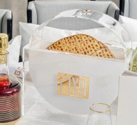 Additional picture of Lucite Matzah Box Standing Suspended Design Gold 13.75"