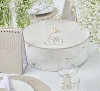 Additional picture of Lucite Matzah Holder Round Regal Design Gold 13.75"