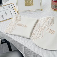Additional picture of Faux Leather Afikoman Bag Squiggle Lace Design White Gold