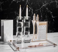 Additional picture of Lucite Hadlokas Neiros Sculpture Classic 2.0 Design Gold Accent