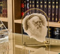 Additional picture of Lucite Tabletop Gadol Sketch Rav Chaim Kanievsky 7" x 9"
