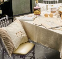 Additional picture of Pesach Set Faux Leather 4 Piece White and Gold Herringbone Design
