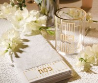 Additional picture of Lucite Wash Cup Linear Design Gold 5.5"