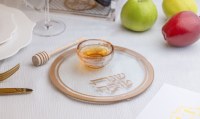 Additional picture of Glass Apple and Honey Serving Dish Set Hebrew Gold Trim with Wooden Honey Dipper 7.5"