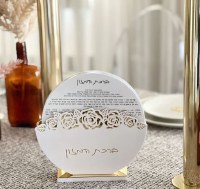 Additional picture of Round Lucite Bencher Holder Laser Cut Flower Design with 8 White Lucite Hebrew Birchas Hamazon Cards Ashkenaz White Gold 7.8"