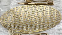 Additional picture of Lucite Chargers Laser Cut Design Gold 13" 4 Pack